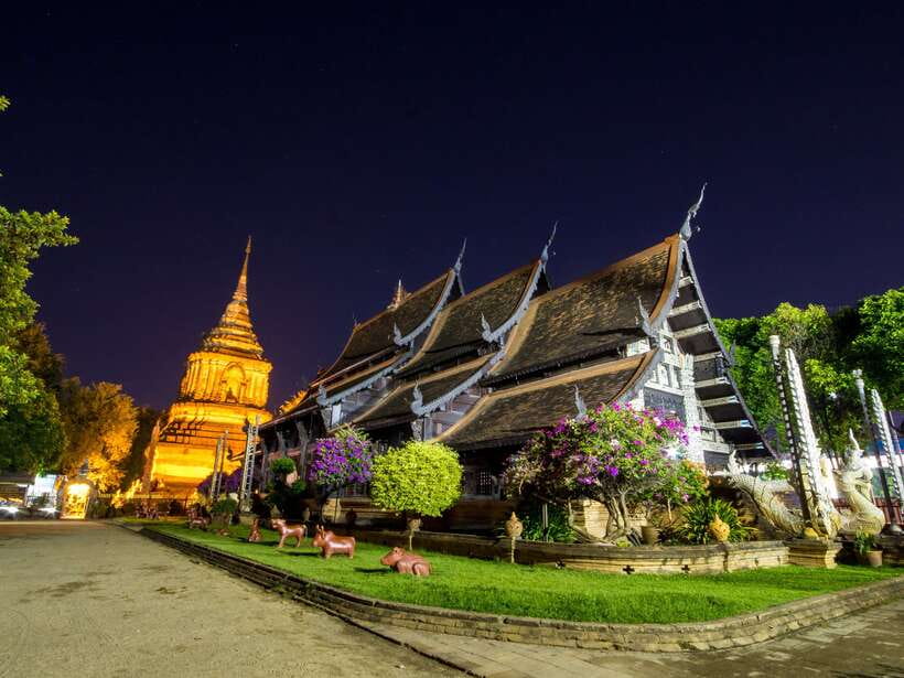 Chiang Mai: Private Historic Old City Bike Tour - Night - Morning or night: which departure suits you?