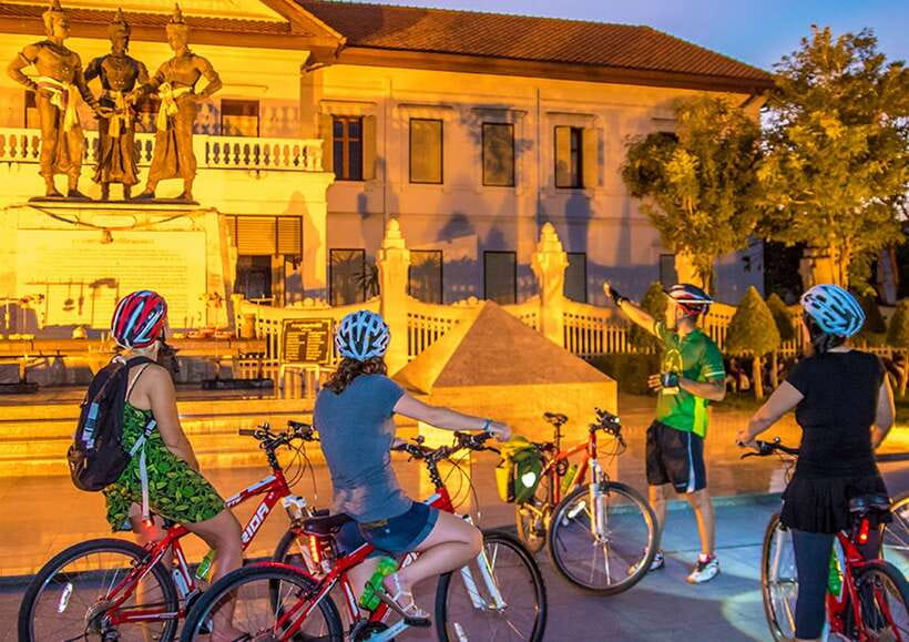Chiang Mai: Private Historic Old City Bike Tour - Night - Guides make or break this kind of tour