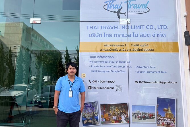 Chiang Mai Private Tourist Guide with Private Transportation - Tha Phae Gate and the Chiang Mai city option