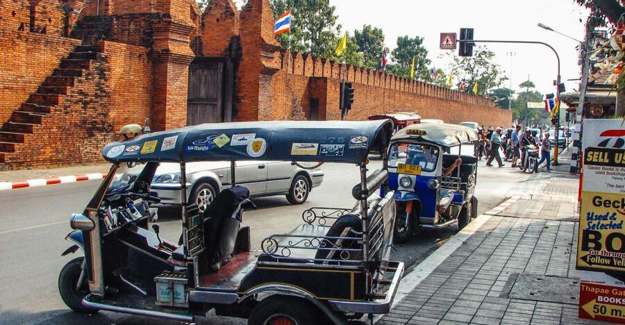 Chiang Mai: Private Tuk Tuk Tour of City Temples With Pickup - A useful four-hour introduction to Chiang Mai