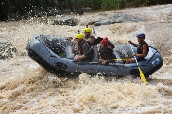 Chiang Mai Rafting in Mae Taeng River with Thai Buffet - Thai buffet lunch by the river