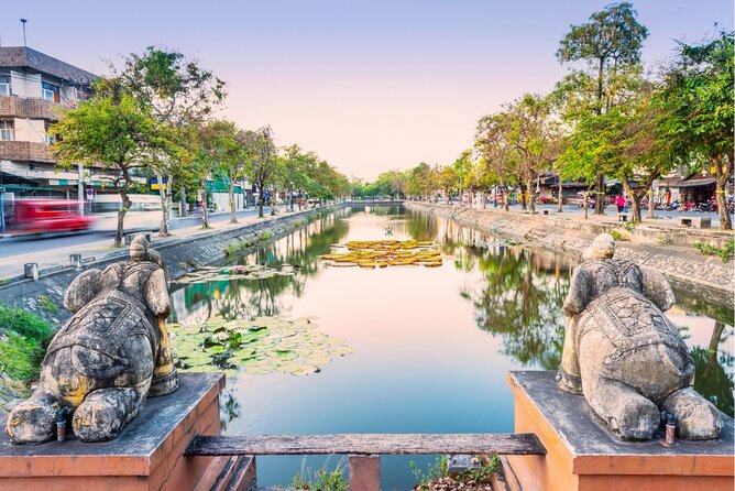 Chiang Mai Scavenger Hunt and Sights Self-Guided Tour - Tha Phae Gate brings the route to a major landmark