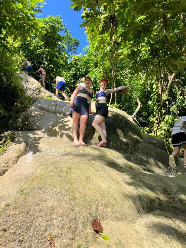 Chiang Mai: Sticky Waterfall scenic loop unseen lake &temple - Group tour or private tour?