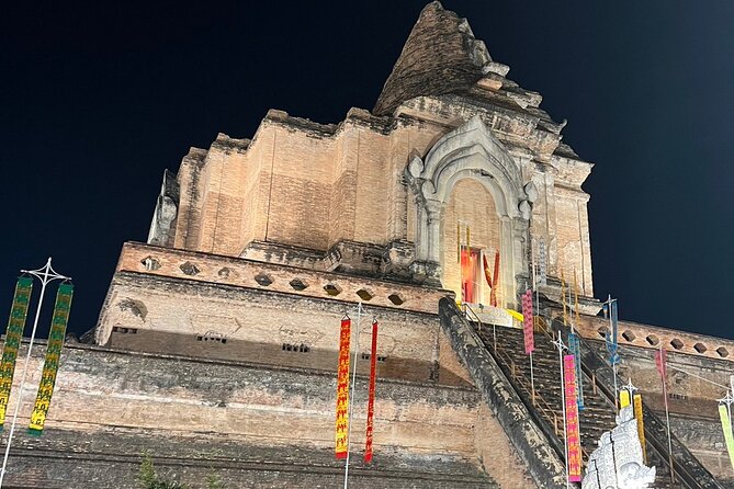 Chiang Mai Temples and Market Tuk-Tuk Evening Night Tour - Why nighttime is the right time for these temples