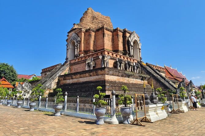 Chiang Mai Temples Visit Walking Tour with Ex-Monk Guide Part 1 - What the three-and-a-half-hour timing feels like