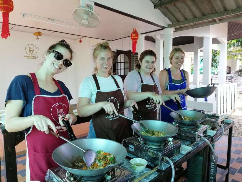 Chiang Mai: Thai Cooking and Market Tour with Lanna Smile - From Chiang Mai market to your own cooking station