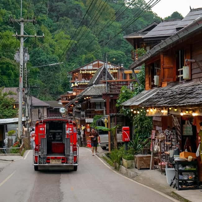 Chiang Mai: The Giant Café & Mae Kampong Village Day Trip - Mae Kampong Village and its wooden homes
