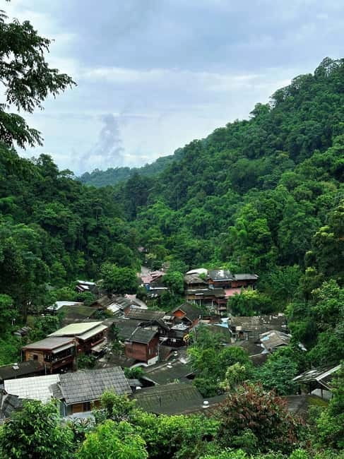 Chiang Mai: The Giant Café & Mae Kampong Village Day Trip - Lunch is local, but not included