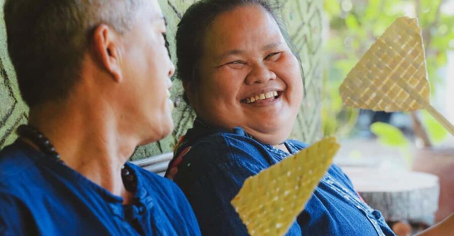 Chiang Mai : Traditional Lanna Bamboo Fan Weaving - Meeting Bunnoi and the local family