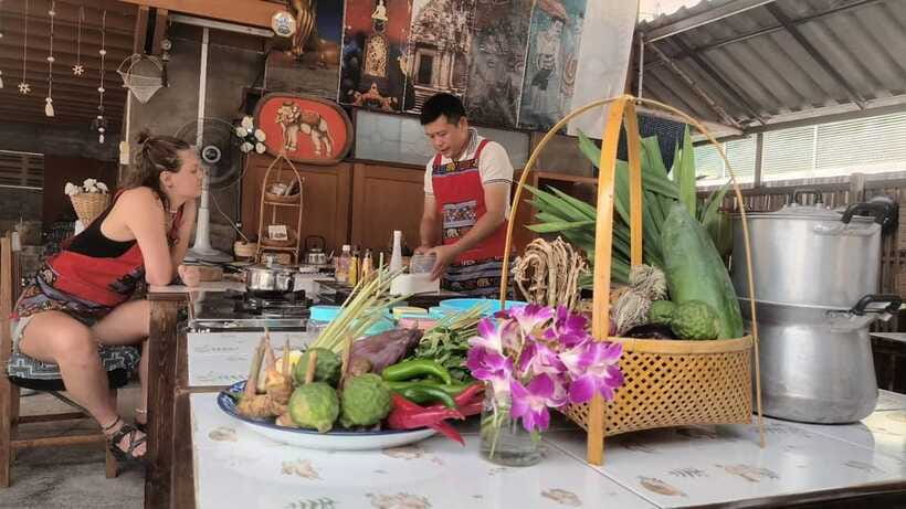Chiang Mai: Traditional Thai Cooking Class with Market Tour - Should you book it?