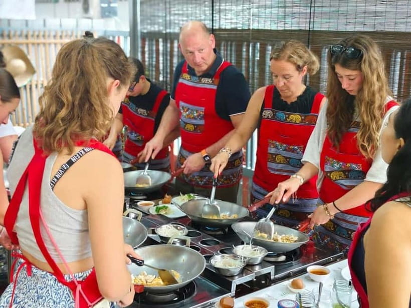 Chiang Mai: Traditional Thai Cooking Class with Market Tour - Sticky rice with mango and the final meal