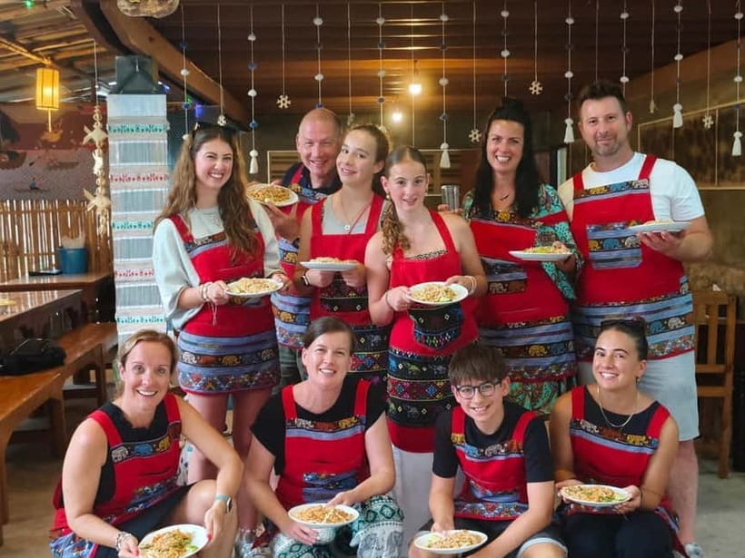 Chiang Mai: Traditional Thai Cooking Class with Market Tour - Why the small group matters