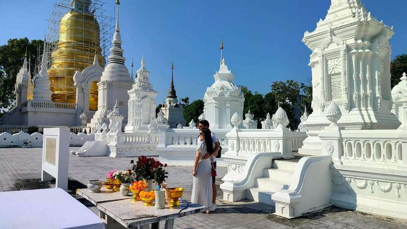 Chiang Mai: Tuk-Tuk Evening Tour with Temples & Street Foods - Key points to know before you book