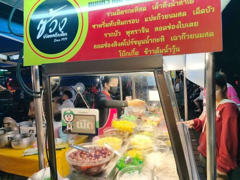 Chiang Mai: Tuk-Tuk Evening Tour with Temples & Street Foods - Chang Phuak Gate Market and the first taste of street food