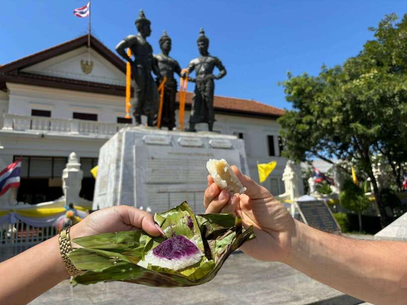 Chiang Mai: Walking Food Tour - Starting at Three Kings Monument