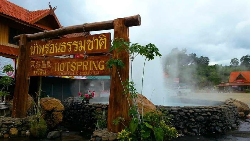 Chiang Mai: White and Blue Temples and Lalita Cafe - Lalita Cafe’s gardens and waterfalls