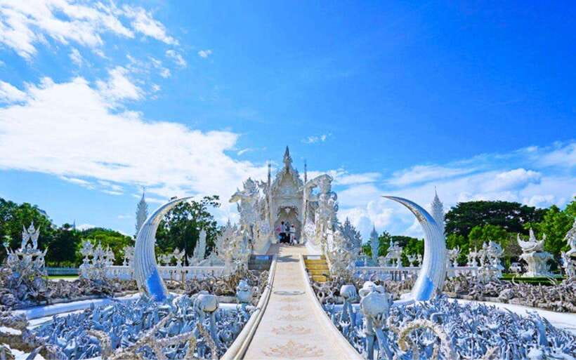 Chiang Mai: White, Blue & Big Buddha Temples in Chiang Rai - Transport, comfort, and the cost of the long road