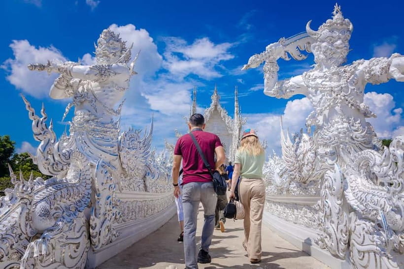 Chiang Mai: White, Red/Black & Blue Temples Tour with Lunch - Baan Dam Museum, the bold stop