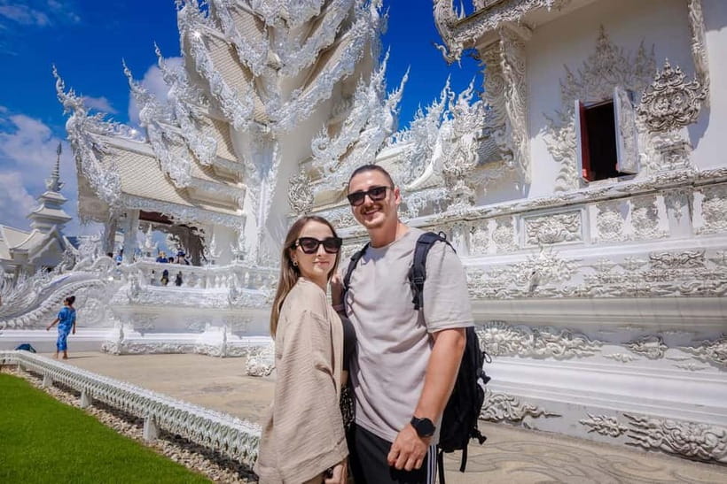 Chiang Mai: White, Red/Black & Blue Temples Tour with Lunch - The Karen village and an ethical choice