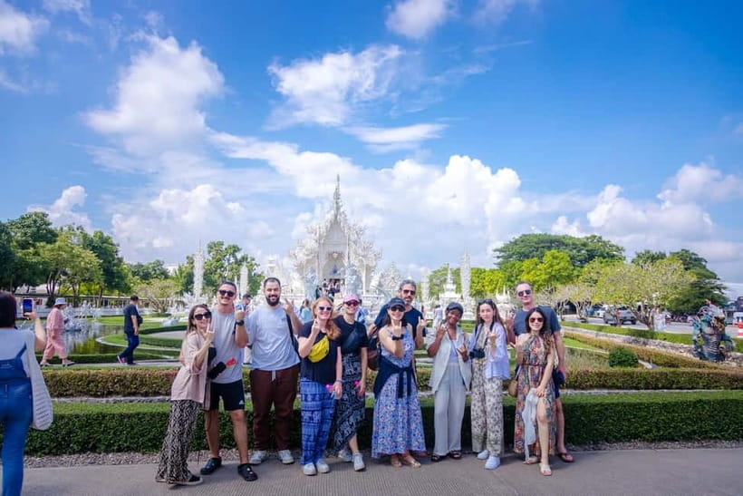 Chiang Mai: White, Red/Black & Blue Temples Tour with Lunch - Lunch beside the White Temple