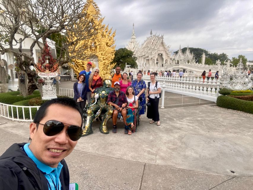 Chiang Rai Guide: Popular 7places 3Colors ,Golden Triangle - White Temple: one hour with Chiang Rai’s famous modern art