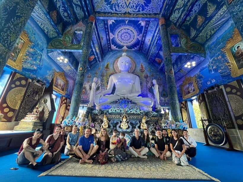 Chiang Rai: Guided Highlights Guided Tour with Buffet Lunch - Guides, drivers, and the small-van experience