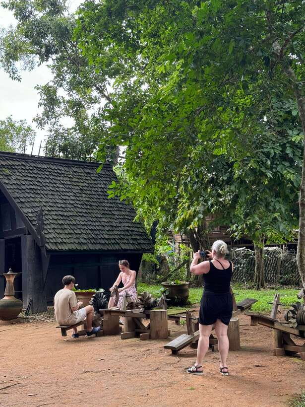 Chiang Rai: Iconic Temples & 7 Major Sites—River View Buffet - Choui Fong Tea Plantation