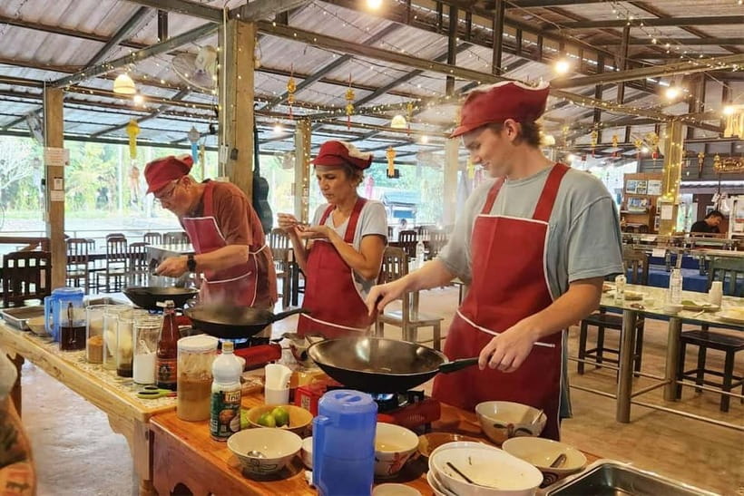 Chiang Rai:Lanna Home Cooking Class at Give Green Farm House - A four-hour food lesson with a local beginning