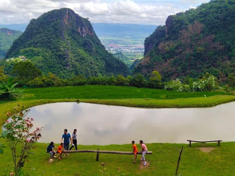 Chiang Rai: Northern Thailand Tour with Golden Triangle - Doi Chang Moob and the Thailand-Myanmar border