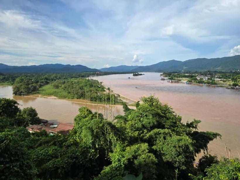 Chiang Rai: Private Tour with Driver and Custom Itinerary - What your driver can and cannot do