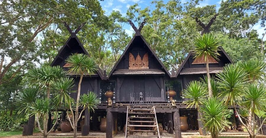 Chiang Rai: Top Temples & Signature Attractions ~Free Buffet - Kayan Village requires a thoughtful approach