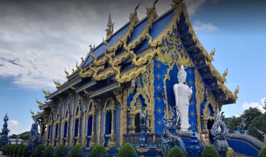 Chiang Rai White, Blue, Red 3 Temples Tour - The guides can shape the whole day