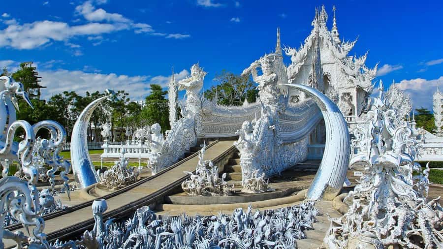 Chiang Rai: White, Blue, Red Temples, Long Neck Tour - The long return to Chiang Mai