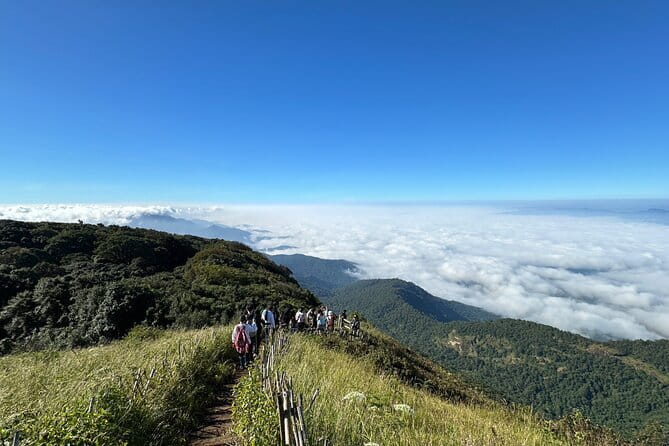 Chiang Rai White Blue Red Temples with Hot Spring from Chaing Mai - Guides, group size, and the feel of the day
