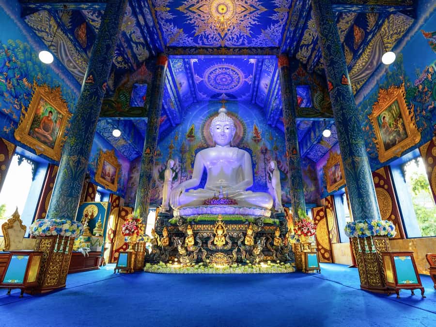 Chiang Rai White Temple and Blue Temple Day Tour - Why the White Temple makes this day different