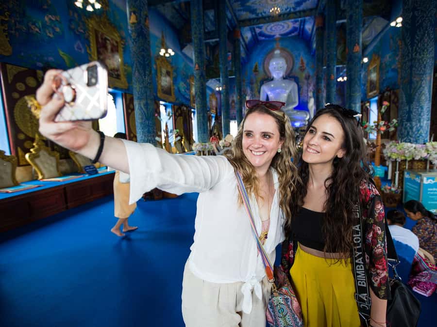 Chiang Rai White Temple and Blue Temple Day Tour - Guides, group size, and the human side of the day