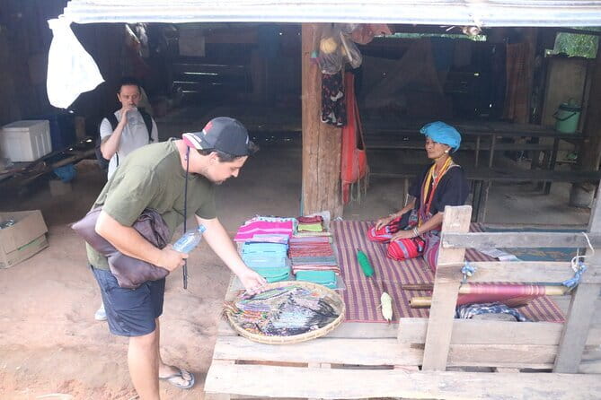 ChiangMai 1DayTour:Elephant Sanctuary,king&queen pagoda,waterfall - The 7:30 am departure and drive to Doi Inthanon