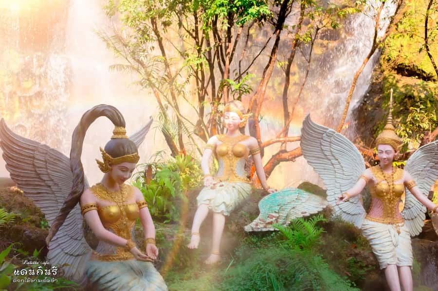 Chiangmai to Chiangrai: 3 Temples, Hot Springs& Lalitta Cafe - The Longneck Karen Village, culture and a difficult question