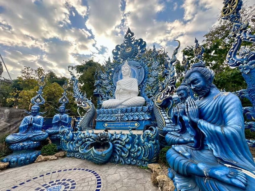 Chiangrai Full day: Popular 7 Locations with Thai buffet - Key points at a glance