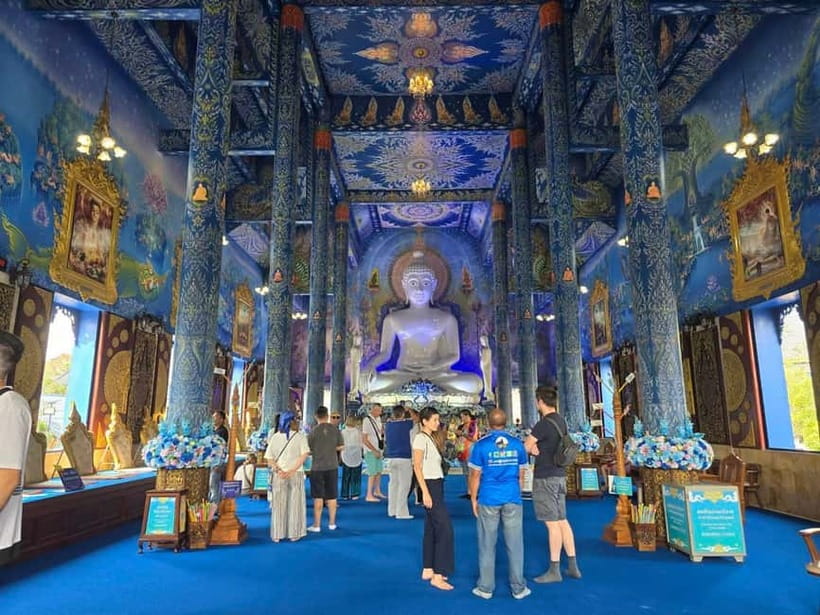 Chiangrai Full day: Popular 7 Locations with Thai buffet - Blue Temple and Black House: two different artistic moods