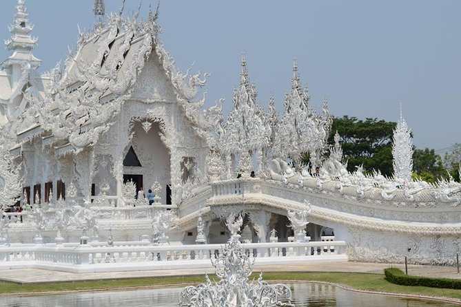 Chiangrai Round Trip Classic Tours 3 Days 2 Nights - Day three: the White Temple and the road back