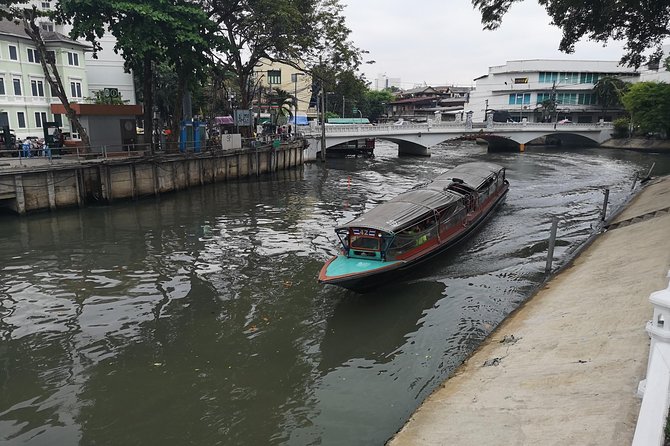 CHOB Bangkok Walking Tour (Talking + Walking + Eating) - Food, conversation, and the flexible side of the tour