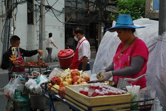 CHOB Bangkok Walking Tour (Talking + Walking + Eating) - Shopping in Pratunam and Bangkok’s commercial side