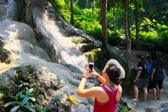 Climb Sticky Waterfall Like a Spiderman - The ride from Chiang Mai into the hills