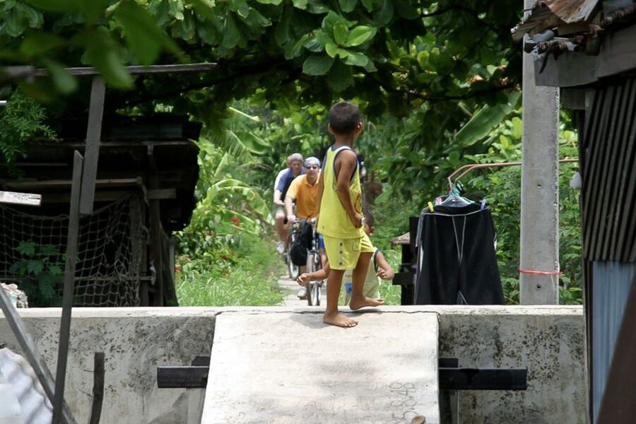 Colors Of Bangkok: 4-Hour Small Group Bike Tour - Crossing the Chao Phraya to Bang Kra Jao