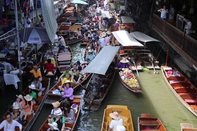 Colors of Damnoen Saduak from Bangkok - Seeing Damnoen Saduak from a long-tail boat