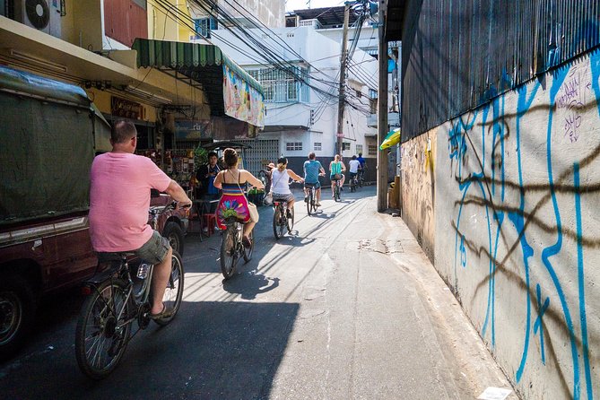 Countryside Bangkok and a Local Floating Market Tour by Bicycle Including Lunch - The guide makes the difference on a changing route