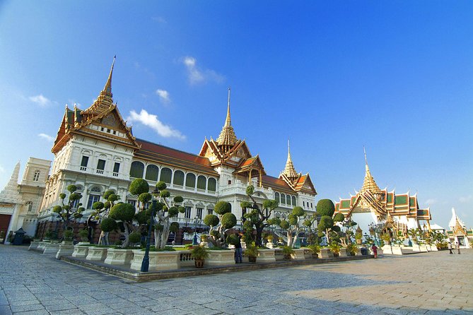 Damnern Saduak Floating Market, Grand Palace and Wat Phra Keo Tour from Bangkok - Lunch with the tour