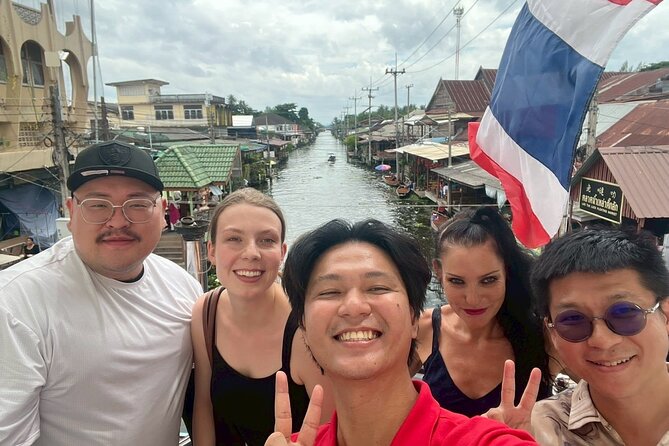 Damnoen Saduak and Maeklong Railway Market Tour with Private Car - Riverside lunch and a final walk