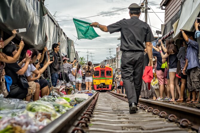 Damnoen Saduak Floating Market & Maeklong Railway From Bangkok - Booking details worth checking first